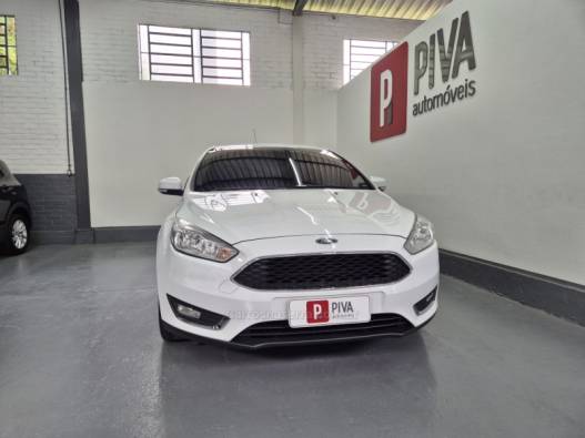 FORD - FOCUS - 2018/2018 - Branca - R$ 74.900,00
