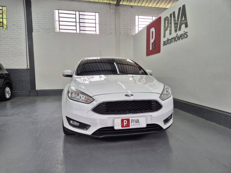 FORD - FOCUS - 2018/2018 - Branca - R$ 74.900,00