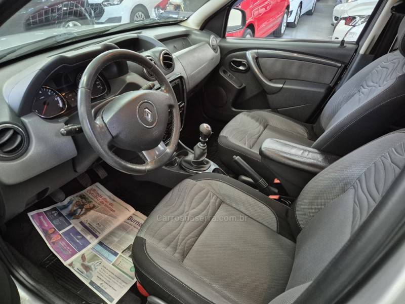 RENAULT - DUSTER - 2013/2014 - Prata - R$ 53.500,00