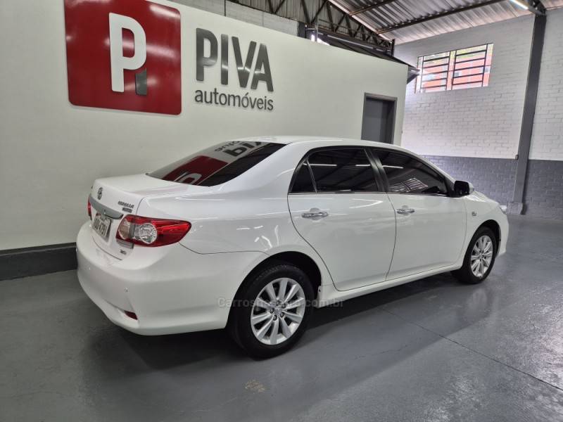 TOYOTA - COROLLA - 2013/2014 - Branca - R$ 83.000,00