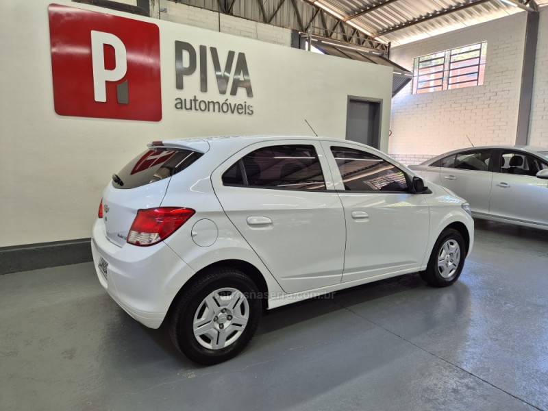 CHEVROLET - ONIX - 2014/2015 - Branca - R$ 43.900,00