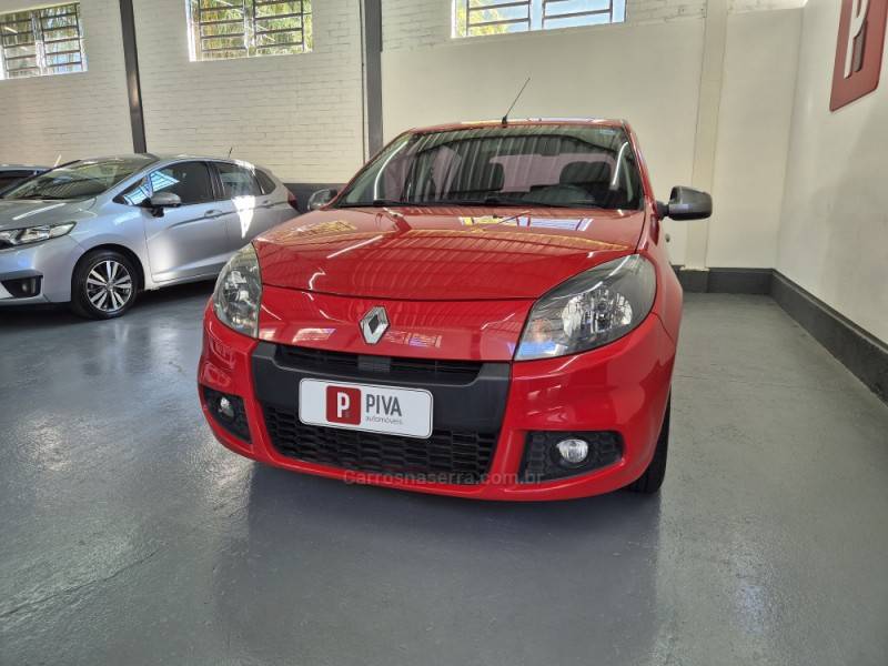 RENAULT - SANDERO - 2013/2014 - Vermelha - R$ 34.900,00