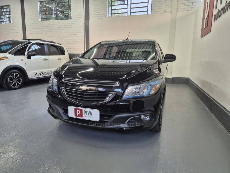 CHEVROLET - ONIX - 2016/2016 - Preta - R$ 55.900,00