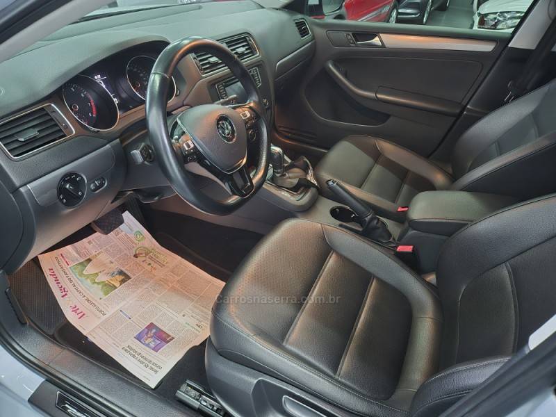 VOLKSWAGEN - JETTA - 2017/2017 - Prata - R$ 91.900,00