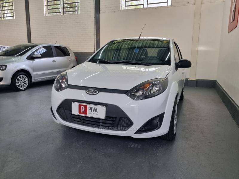 FORD - FIESTA - 2013/2014 - Branca - R$ 29.900,00