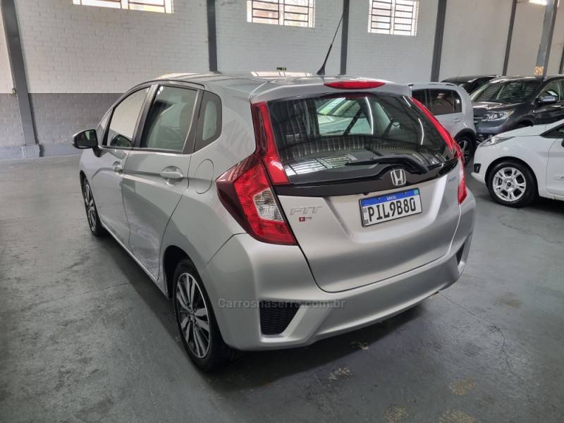 HONDA - FIT - 2015/2016 - Prata - R$ 68.500,00