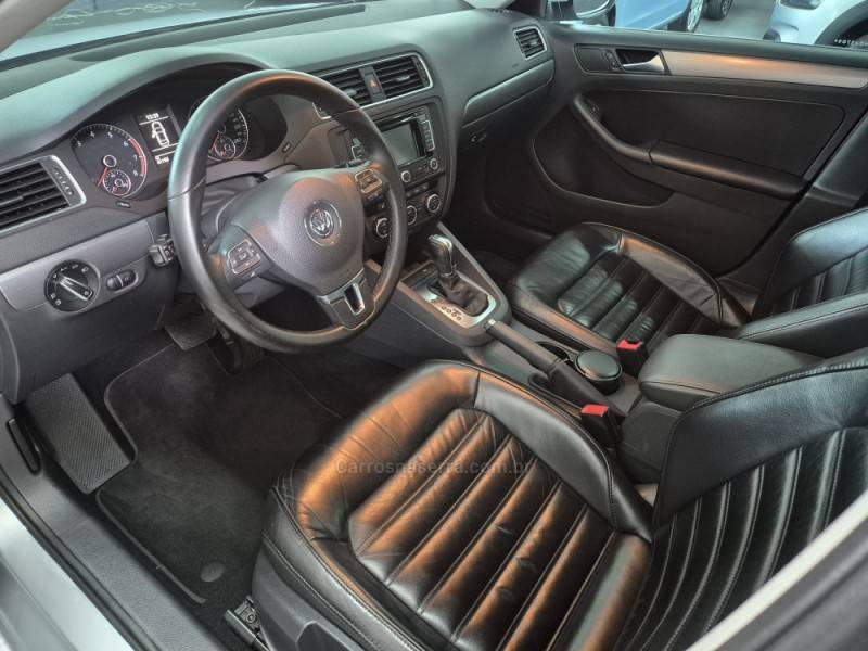 VOLKSWAGEN - JETTA - 2014/2014 - Prata - R$ 89.900,00