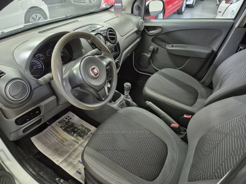 FIAT - PALIO - 2013/2014 - Branca - R$ 36.500,00