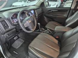 CHEVROLET - S10 - 2022/2023 - Branca - R$ 215.000,00