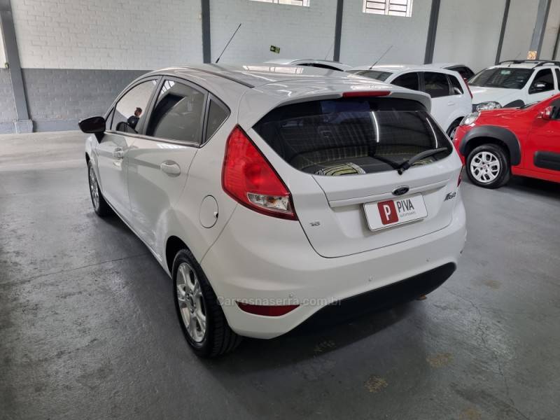 FORD - FIESTA - 2014/2014 - Branca - R$ 43.900,00