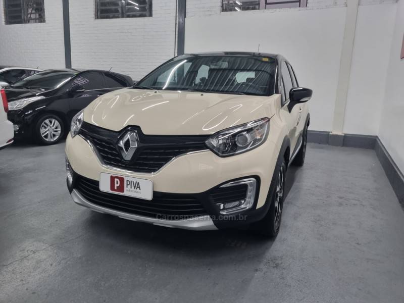 RENAULT - CAPTUR - 2017/2018 - Bege - R$ 74.900,00