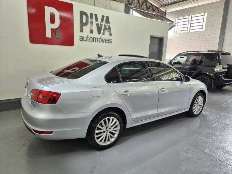 VOLKSWAGEN - JETTA - 2014/2014 - Prata - R$ 89.900,00