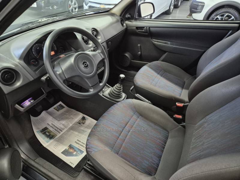 CHEVROLET - CELTA - 2008/2008 - Cinza - R$ 17.900,00