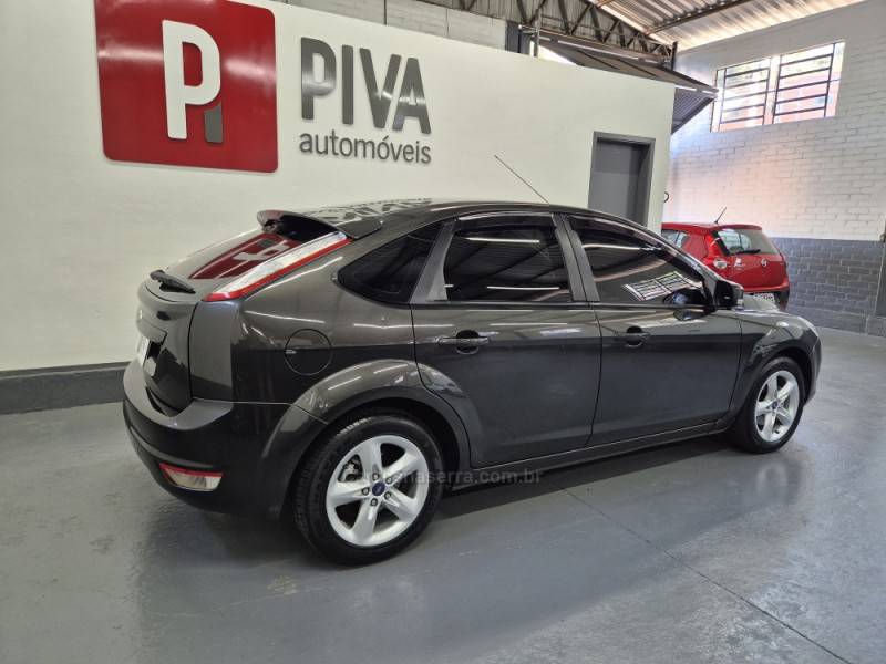 FORD - FOCUS - 2013/2013 - Cinza - R$ 46.500,00