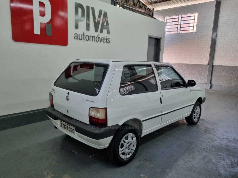 FIAT - UNO - 2011/2012 - Branca - R$ 21.900,00