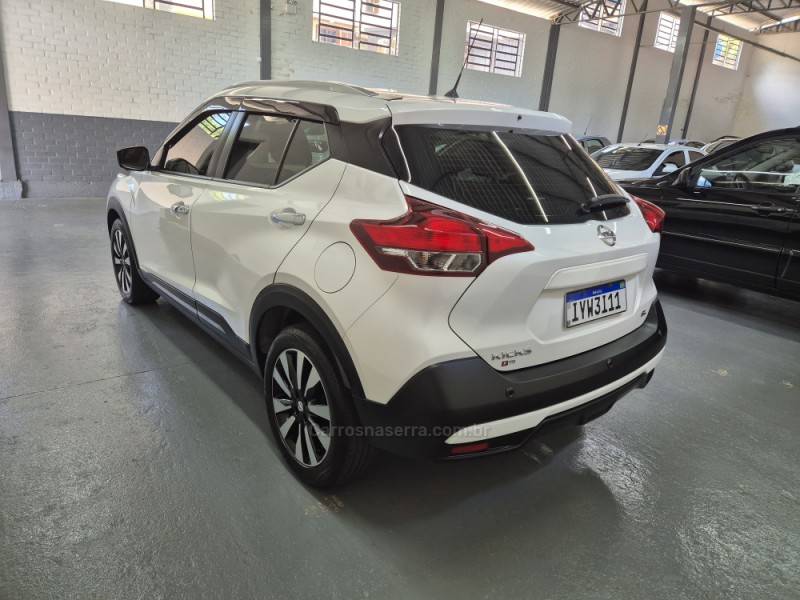 NISSAN - KICKS - 2018/2019 - Branca - R$ 88.900,00
