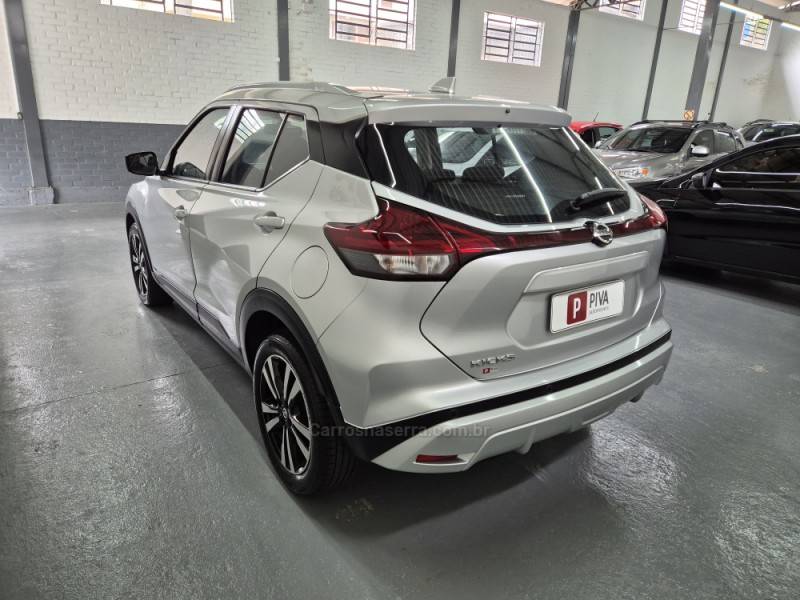 NISSAN - KICKS - 2021/2022 - Prata - R$ 99.800,00