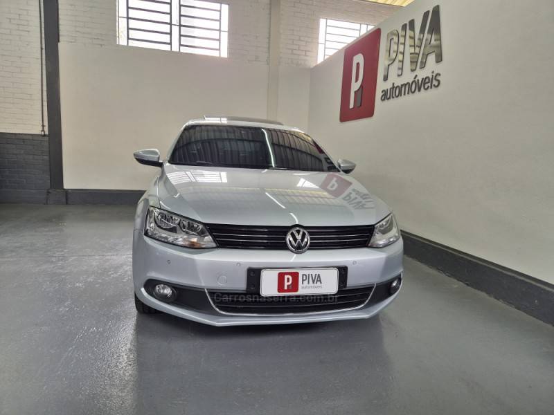 VOLKSWAGEN - JETTA - 2014/2014 - Prata - R$ 89.900,00