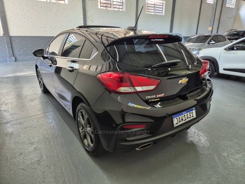 CHEVROLET - CRUZE - 2021/2022 - Preta - R$ 112.000,00