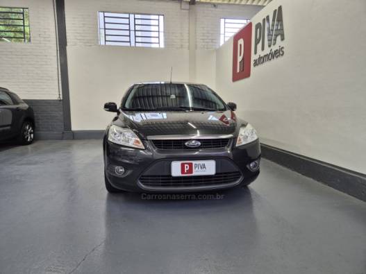 FORD - FOCUS - 2013/2013 - Cinza - R$ 46.500,00