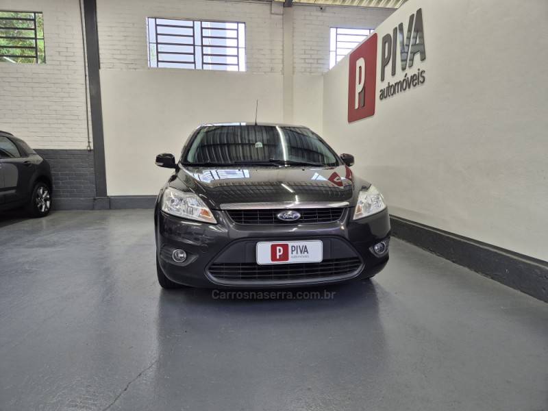 FORD - FOCUS - 2013/2013 - Cinza - R$ 46.500,00