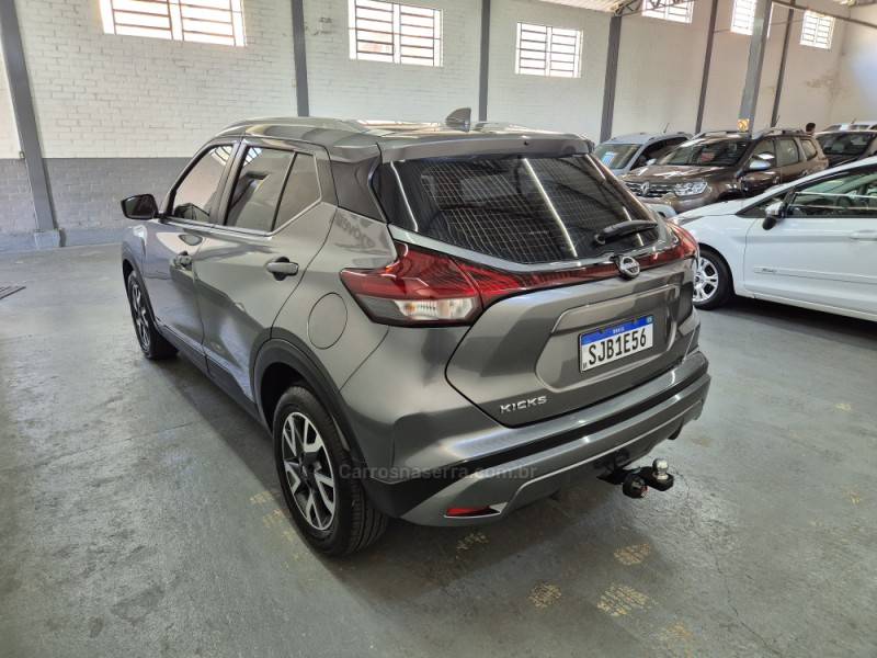 NISSAN - KICKS - 2023/2024 - Cinza - R$ 106.900,00