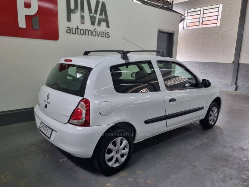 RENAULT - CLIO - 2014/2015 - Branca - R$ 24.500,00