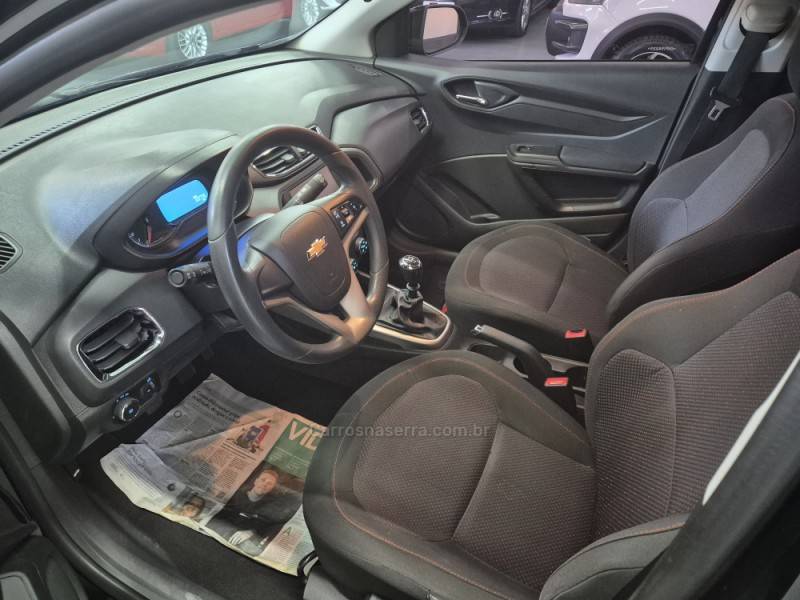 CHEVROLET - ONIX - 2016/2016 - Preta - R$ 55.900,00