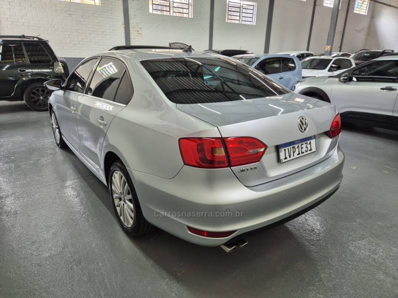 VOLKSWAGEN - JETTA - 2014/2014 - Prata - R$ 89.900,00