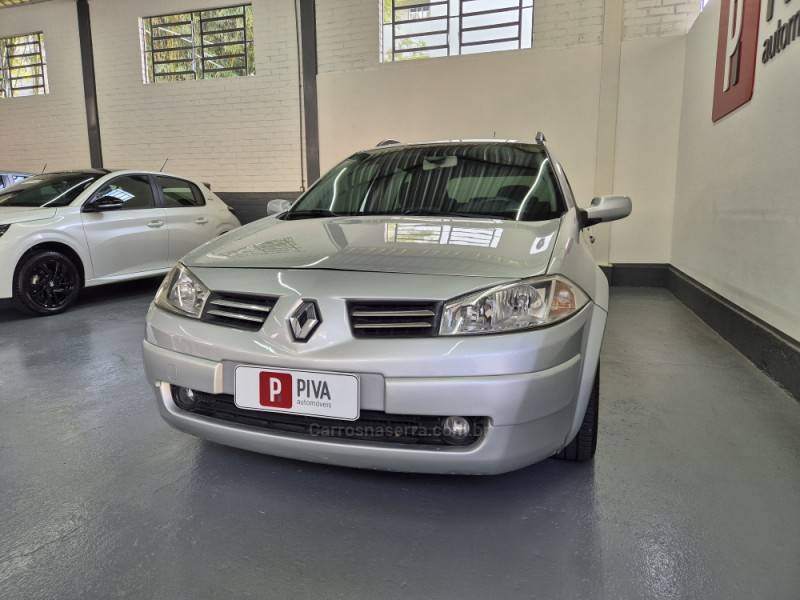 RENAULT - MÉGANE - 2012/2013 - Prata - R$ 33.900,00