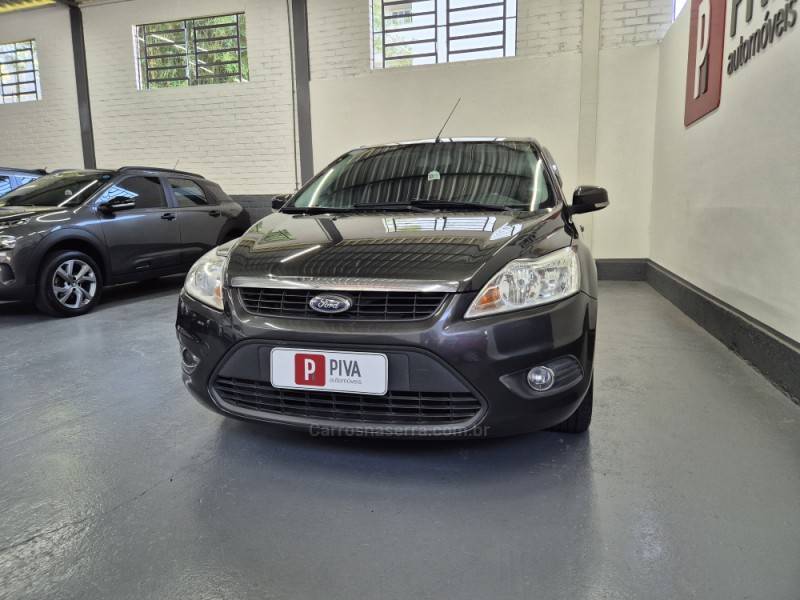 FORD - FOCUS - 2013/2013 - Cinza - R$ 46.500,00