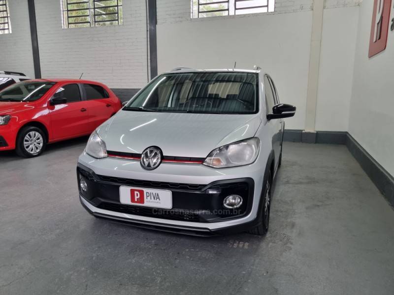 VOLKSWAGEN - UP - 2018/2018 - Prata - R$ 61.900,00