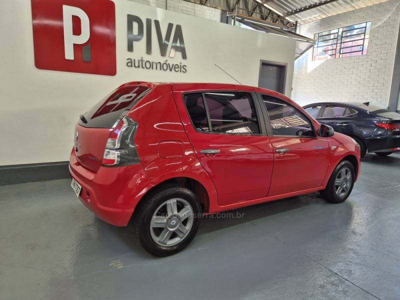 RENAULT - SANDERO - 2013/2014 - Vermelha - R$ 34.900,00