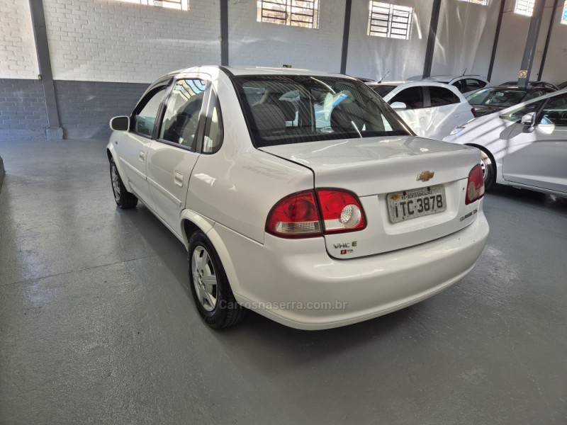 CHEVROLET - CLASSIC - 2012/2012 - Branca - R$ 25.000,00