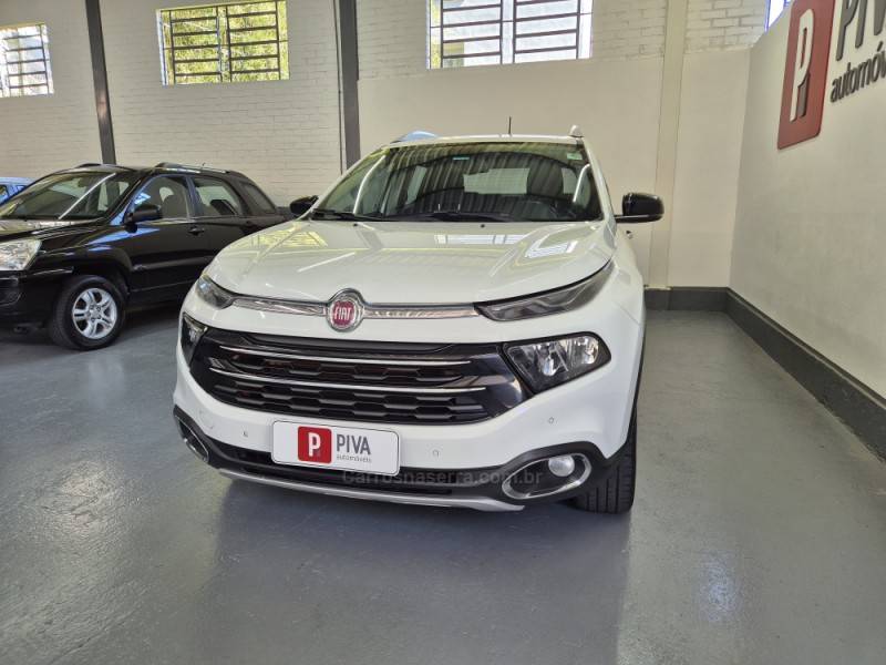 FIAT - TORO - 2018/2019 - Branca - R$ 102.900,00