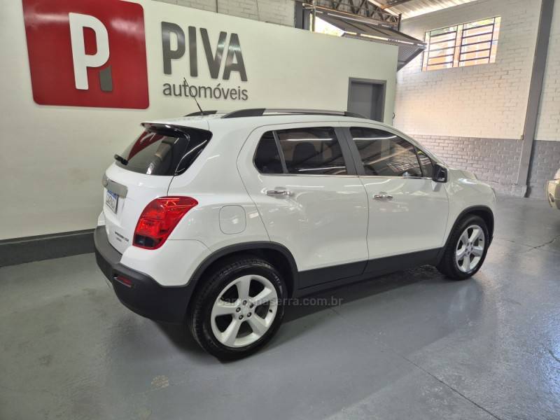 CHEVROLET - TRACKER - 2015/2016 - Branca - R$ 72.900,00