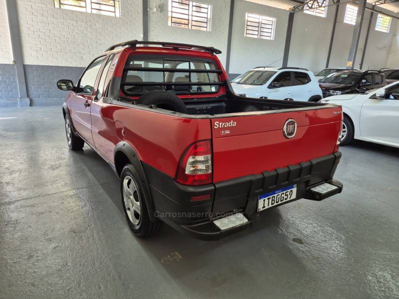 FIAT - STRADA - 2012/2012 - Vermelha - R$ 45.500,00