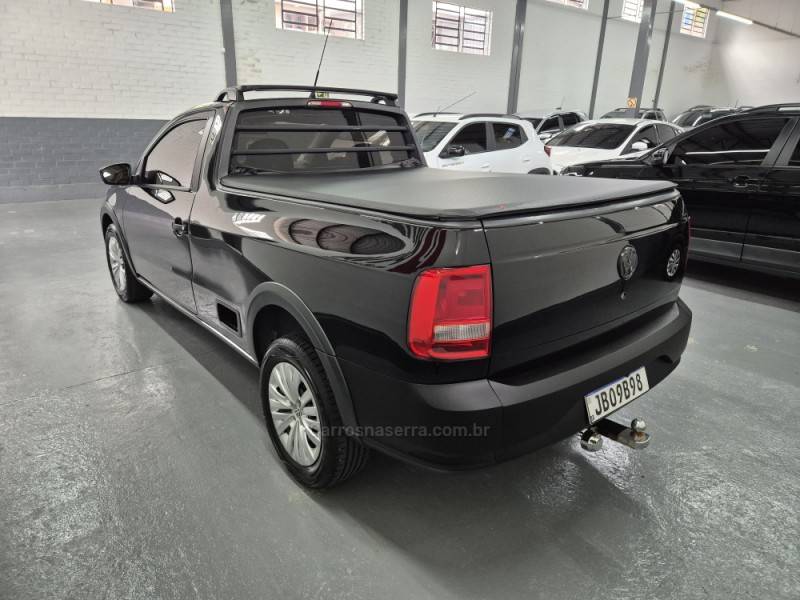 VOLKSWAGEN - SAVEIRO - 2020/2021 - Preta - R$ 62.500,00