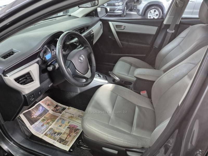 TOYOTA - COROLLA - 2016/2017 - Cinza - R$ 83.900,00