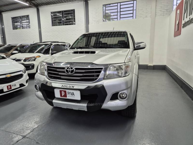 TOYOTA - HILUX - 2013/2014 - Prata - R$ 143.900,00