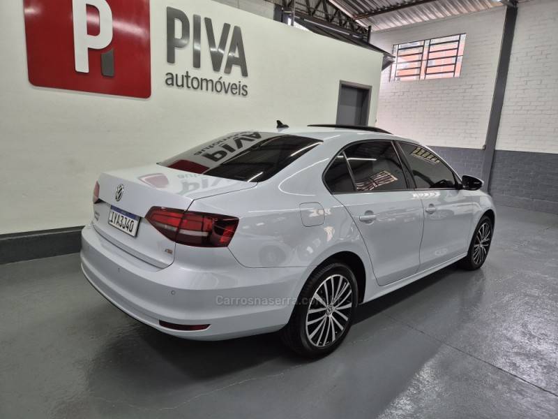 VOLKSWAGEN - JETTA - 2017/2017 - Prata - R$ 91.900,00