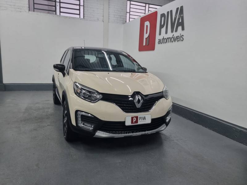 RENAULT - CAPTUR - 2017/2018 - Bege - R$ 74.900,00