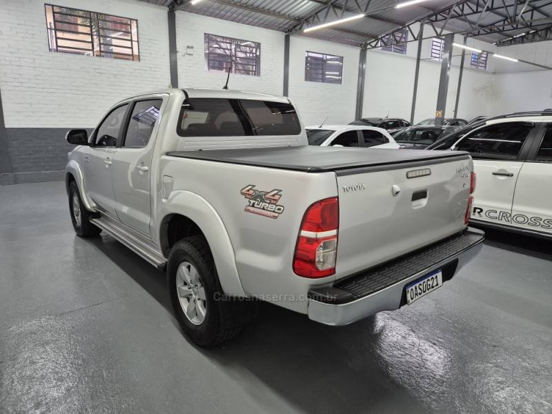 TOYOTA - HILUX - 2013/2014 - Prata - R$ 143.900,00