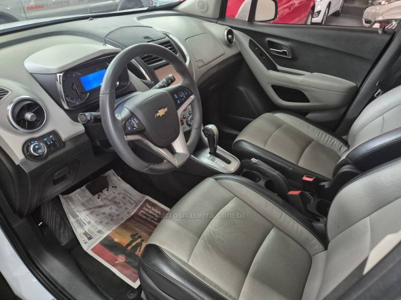 CHEVROLET - TRACKER - 2015/2016 - Branca - R$ 72.900,00