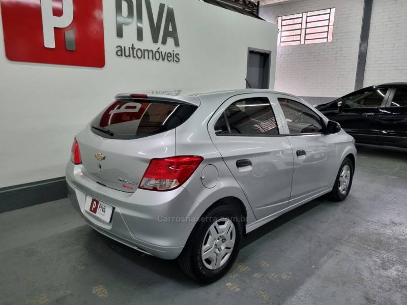 CHEVROLET - ONIX - 2016/2017 - Prata - R$ 45.800,00