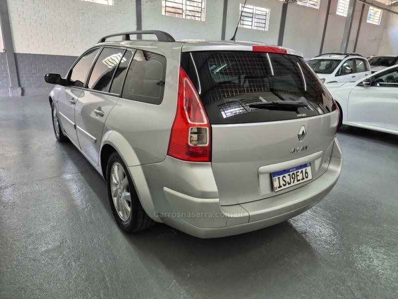 RENAULT - MÉGANE - 2012/2013 - Prata - R$ 33.900,00