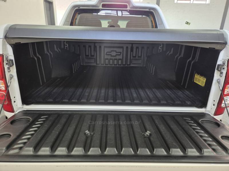 CHEVROLET - S10 - 2022/2023 - Branca - R$ 215.000,00