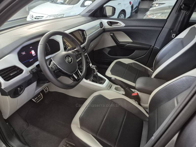 VOLKSWAGEN - T-CROSS - 2020/2021 - Cinza - R$ 117.900,00