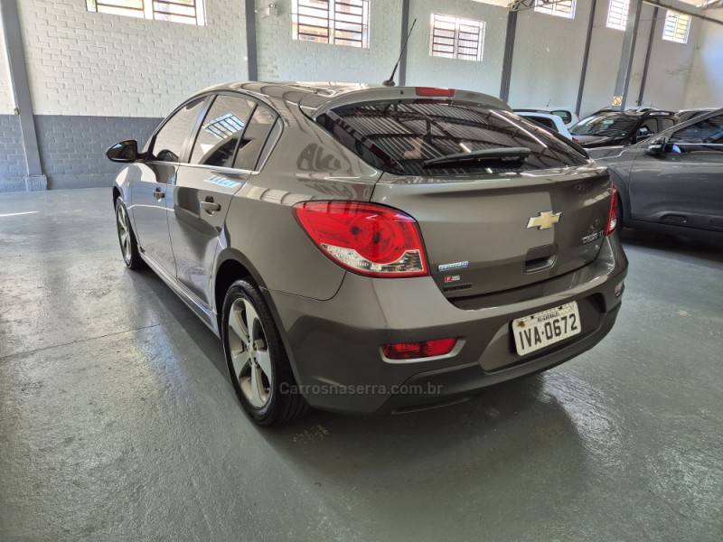 CHEVROLET - CRUZE - 2013/2014 - Cinza - R$ 61.000,00