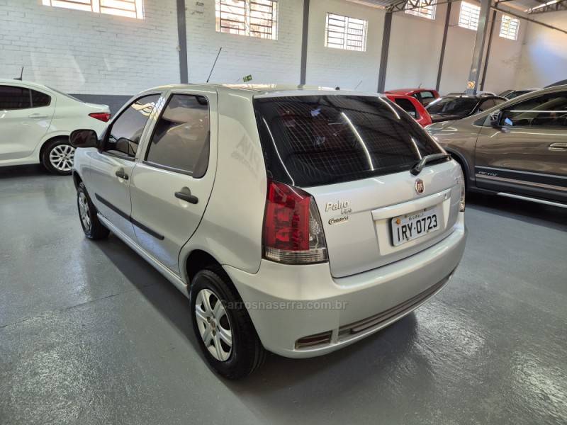 FIAT - PALIO - 2011/2012 - Prata - R$ 28.500,00